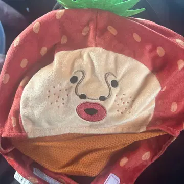 딸기 디자인의 모자 프리 사이즈