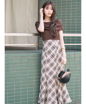 LILLIAN CARAT 오프숄더 느낌 도킹 체크 원피스