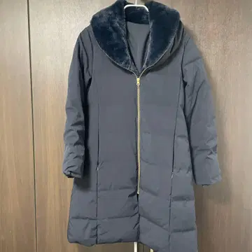 네이비 퍼(fur) 부착 롱 다운 자켓