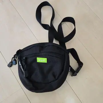 HUF 블랙 숄더백