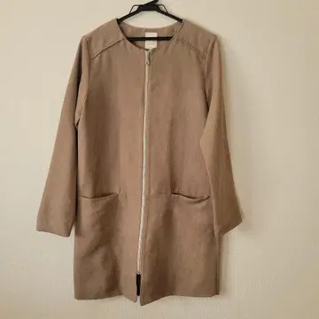 테치치/미사용 새상품 베이지 스웨이드 롱 코트 M 사이즈