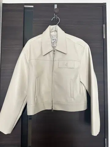 한국 가죽제 화이트 크롭 자켓