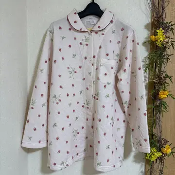 [ 새상품 미사용 ] 접결 스트로베리 패턴 파자마 NARUE