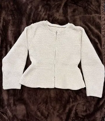 mystic 아이보리 페플럼 가디건 사이즈 F