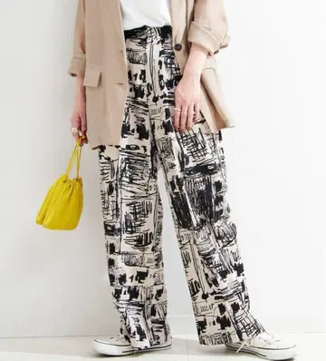 베이세스톡 턱 와이드 팬츠 아트 프린트 백 밴딩 트라우저