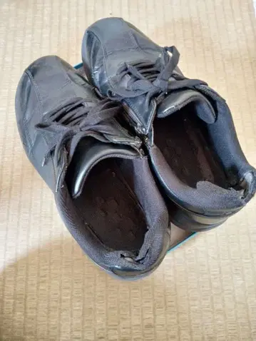 블랙 레이스업 스니커즈