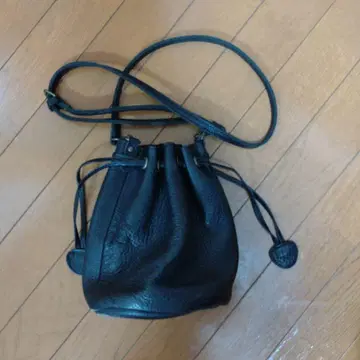 Ampersand 가죽 숄더백