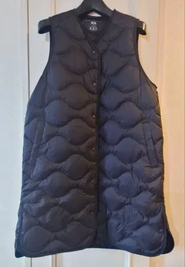 유니클로 다운 롱 베스트 블랙