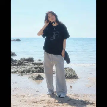 as'on HOLIDAY OVERFIT T-SHIRT black