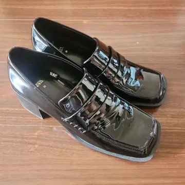 ZARA 스퀘어토 로퍼 에나멜 블랙 38