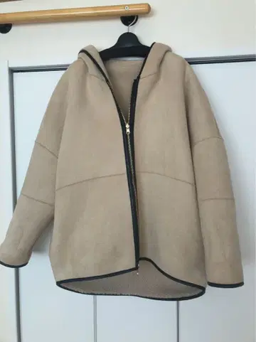 후드 부착 베이지 플리스 스코트