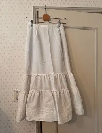 IENA 화이트 플레어 스커트