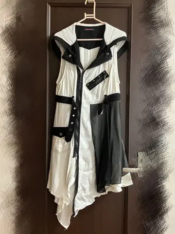 알곤퀸 ALGONQUINS 롱 베스트 화이트 비대칭 후드