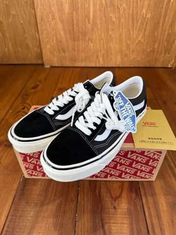 VANS 블랙/화이트 스니커즈