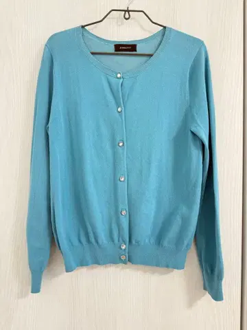 스카이블루 긴팔 가디건 버튼 포함