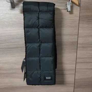 미사용 새상품 TAION 블록 다운 보아 안감 머플러 블랙 x 블랙