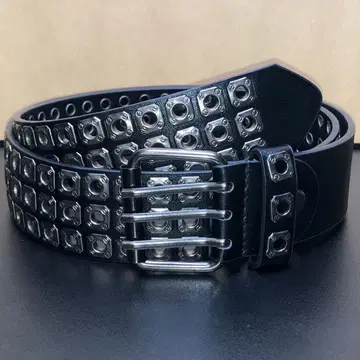벨트 스터드 블랙 블록 전체 길이 109cm 폭 3.9cm 블랙 컬러