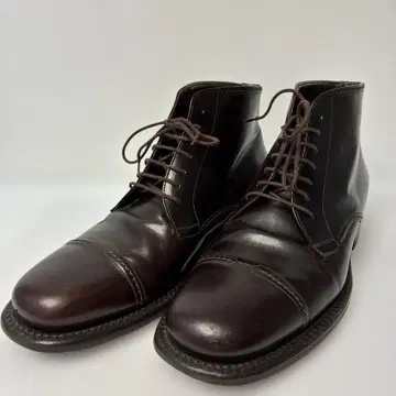 BALLY. 다크 브라운 가죽 처카 부츠