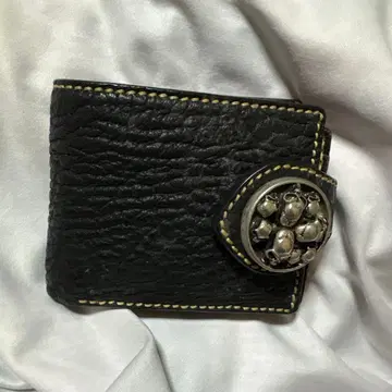 블랙 가죽 이단 접이식 지갑 장식 포함