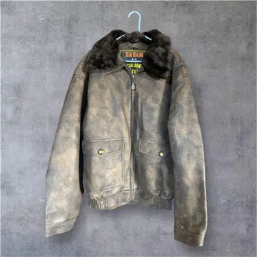 퍼 달린 브라운 가죽 자켓