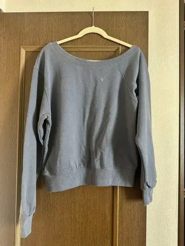 Letter from moon 오프숄더 맨투맨