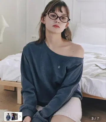 Letter from moon 오프숄더 맨투맨