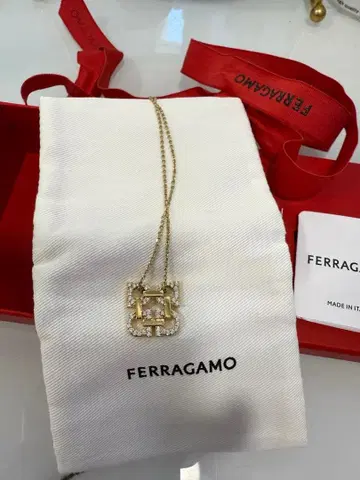 페라가모 목걸이 간치니
