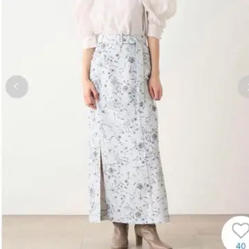 snidel(스나이델) 꽃무늬 라이트 블루 타이트 스커트