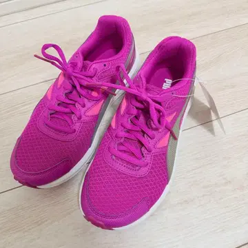 푸마 러닝화 드라이버 우먼 울트라 마젠타