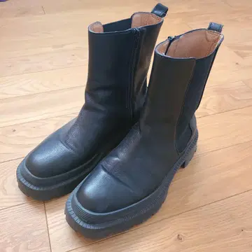 아틀리에 블루쥬 레더 사이드 고어 탱크 부츠 소가죽