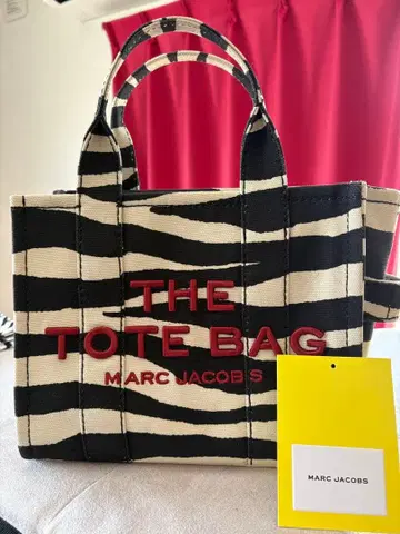 MARC JACOBS 제브라 패턴 토트백