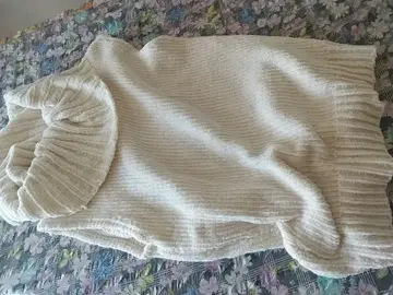 아이보리 슬리브리스 니트