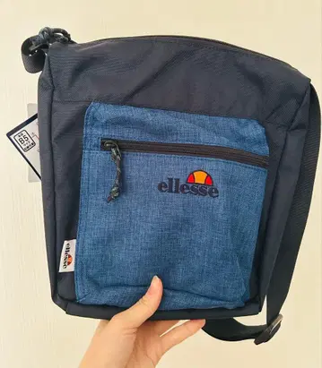 ellesse 숄더백 네이비 B5 사이즈 수납 가능