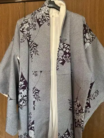 코몬 기모노 보라색과 화이트 꽃무늬