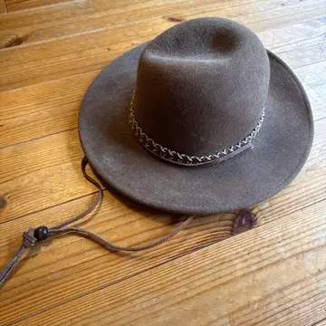 브라운 울 햇 스트랩 포함