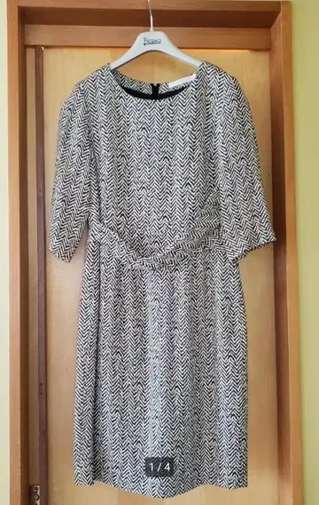 FIGARO PARIS 무릎 기장 원피스