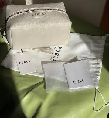 FURLA 가죽 파우치 화이트 훌라 훌라 까멜리아 화장품 케이스