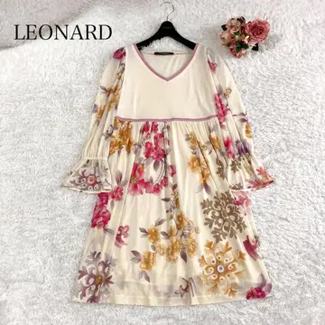 새상품급 레오나르 원피스 칸칸 플레어 꽃 V넥 크림색 S