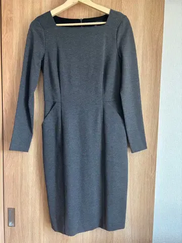 브룩스브라더스의 그레이 원피스