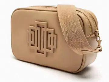 [ ZARA ] 베이지 숄더백 입체 로고 디자인