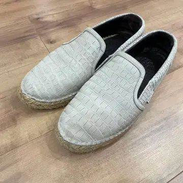 지미추 그레이 가죽 슬립온