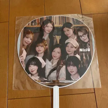 NiziU 부채 올 2025