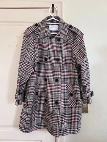 체크 무늬 트렌치코트