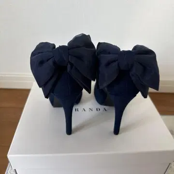 RANDA 네이비 리본 포함 하이힐 펌프스