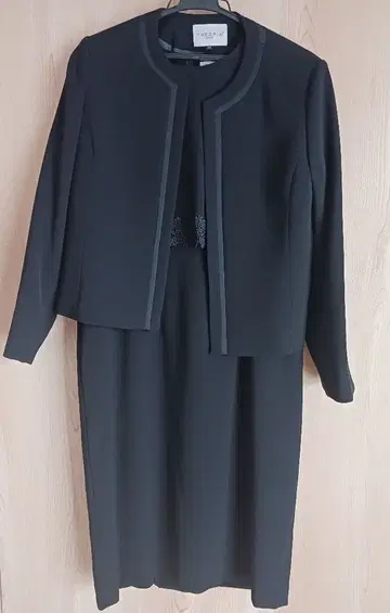 블랙 원피스 수트 레이스 절개