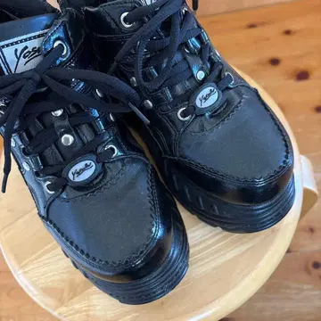 요스케 통굽 레이스업 스니커즈