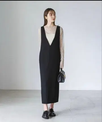 noble 스트레이트 v넥 원피스