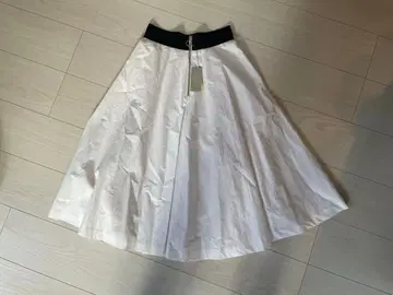 미사용 새상품 Beigefroid 플레어 스커트