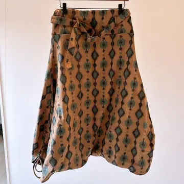 알라딘 팬츠 브라운과 그린의 기하학 패턴