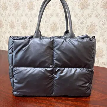 블랙 퀼팅 토트백 A4 사이즈 수납 가능